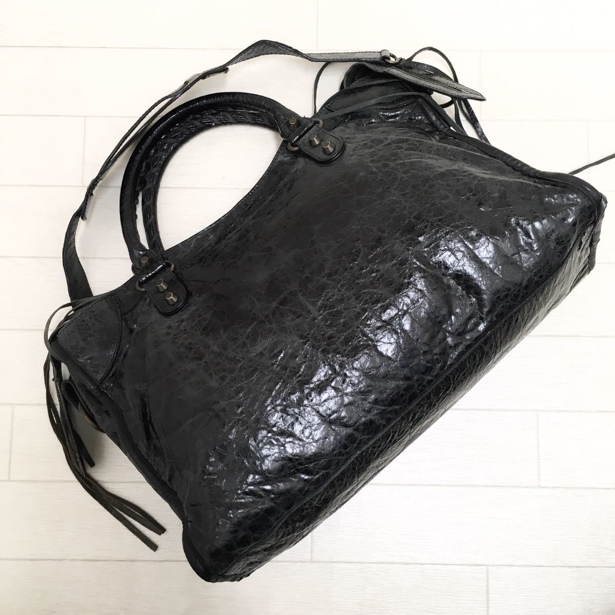 50%OFF ☆良品・シリアル付☆BALENCIAGA The BALENCIAGA CITY バッグ