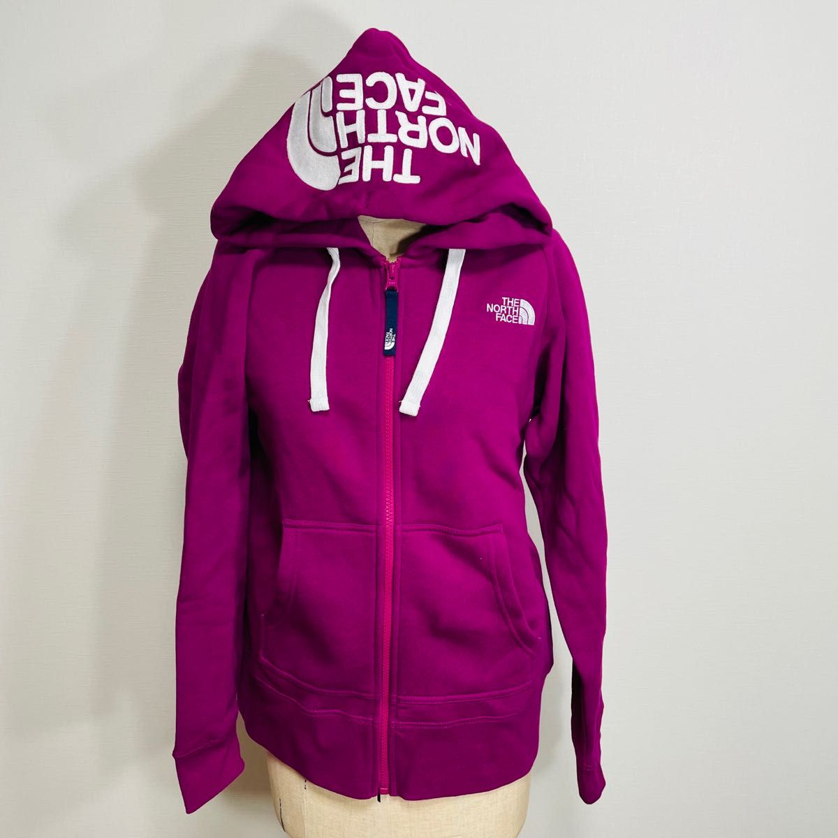 THE NORTH FACE ジップパーカー デカロゴ パープル×白色 リアビュー