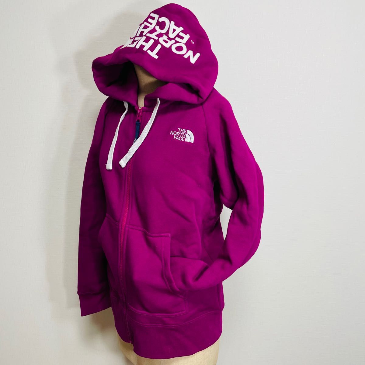 THE NORTH FACE ジップパーカー デカロゴ パープル×白色 リアビュー