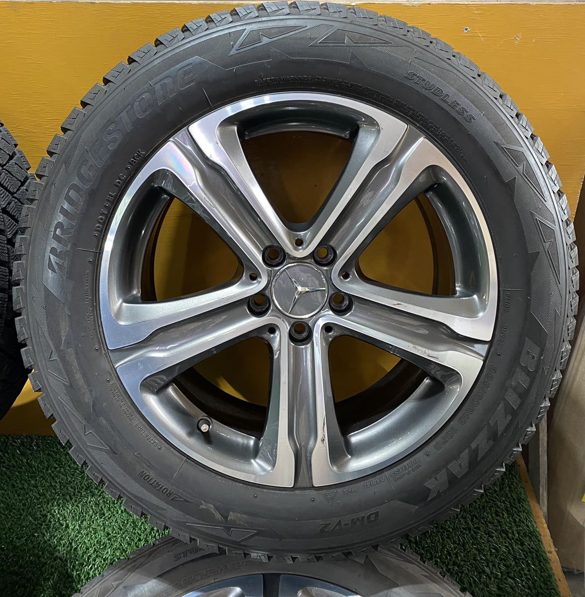 人気提案 冬タイヤ 235 60R18 107Q BRIDGESTONE BLIZZAK DM-V2 18