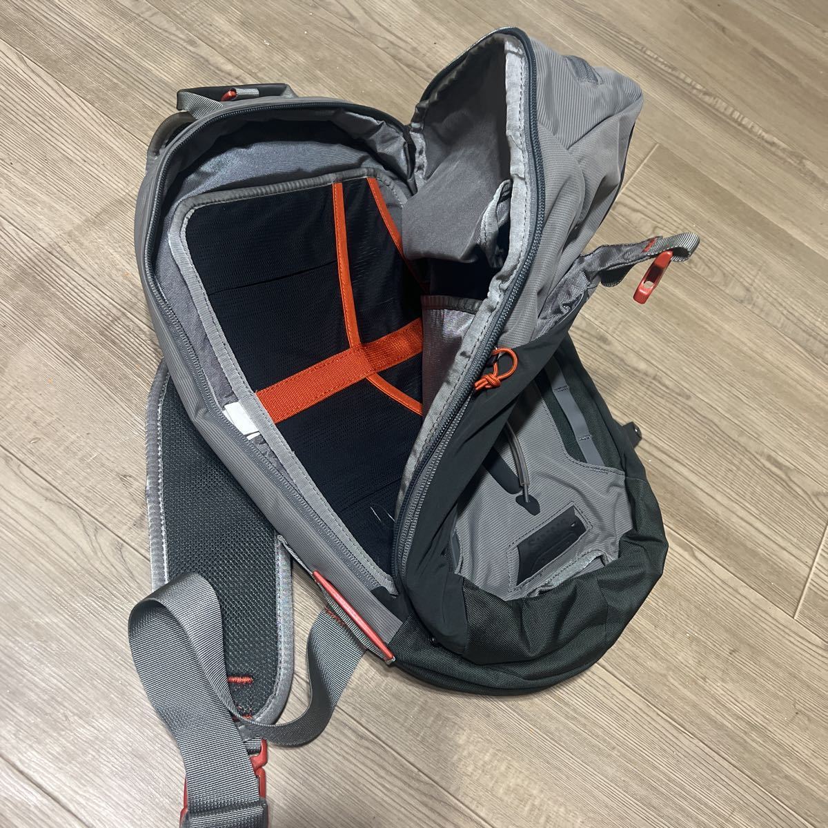 最大83%OFFクーポン SIMMS FSアンビデクストラス スリングパック 18L
