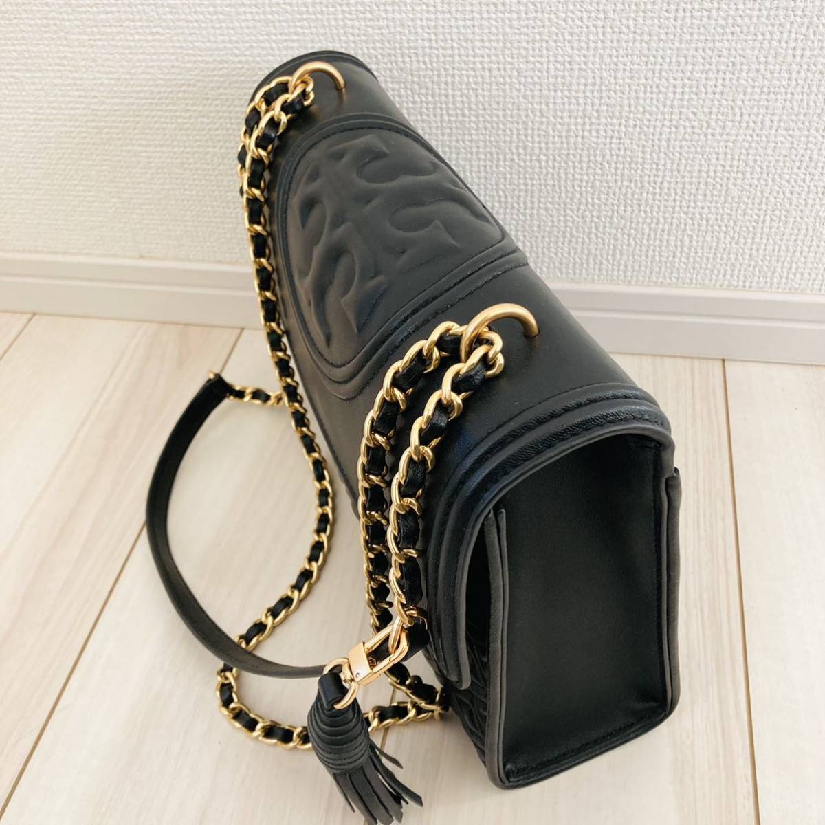 ヤフオク! - 極美品 トリーバーチ TORY BURCH チェーンバッ...