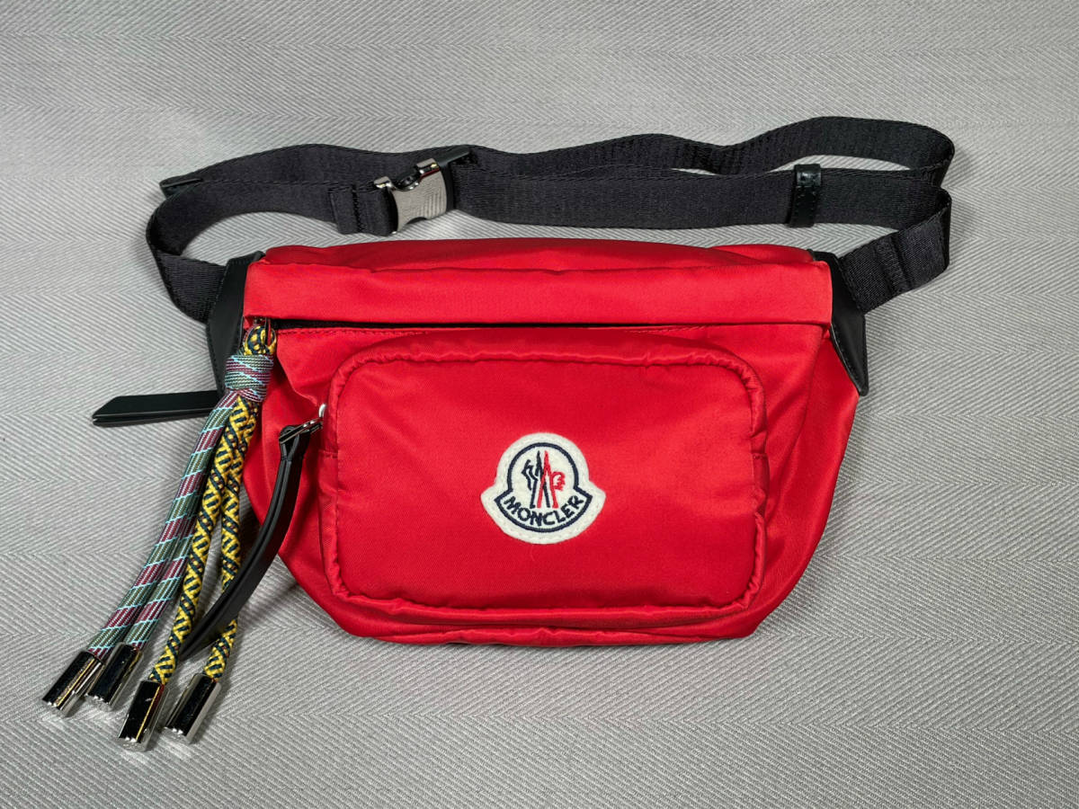 新品 本物 モンクレール MONCLER ベルトバッグ FELICIE レッド 赤 バック ウエストポーチ ショルダーバッグ ロゴ チャーム_画像1