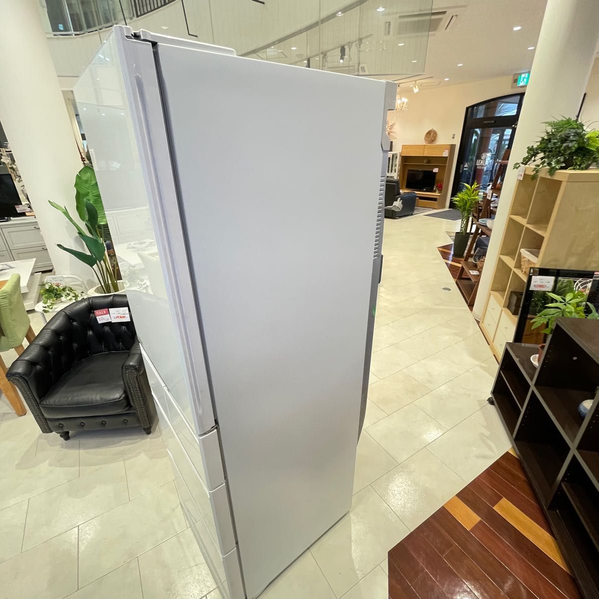 美品三菱冷蔵庫　オシャレな白ガラストップ　5ドア大型455L