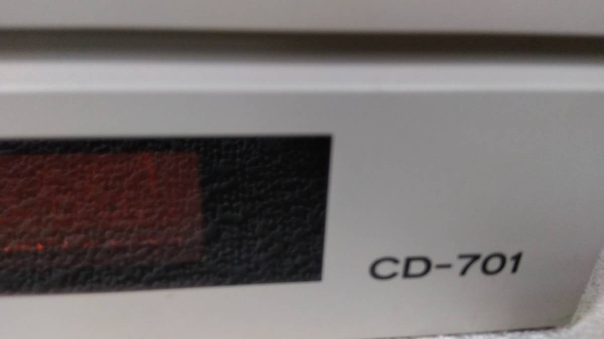 R-180 【同梱不可】980円～現状品 TASCAM/タスカム CD-701 CDプレーヤー 業務用 コード無し ジャンク品扱いの画像2