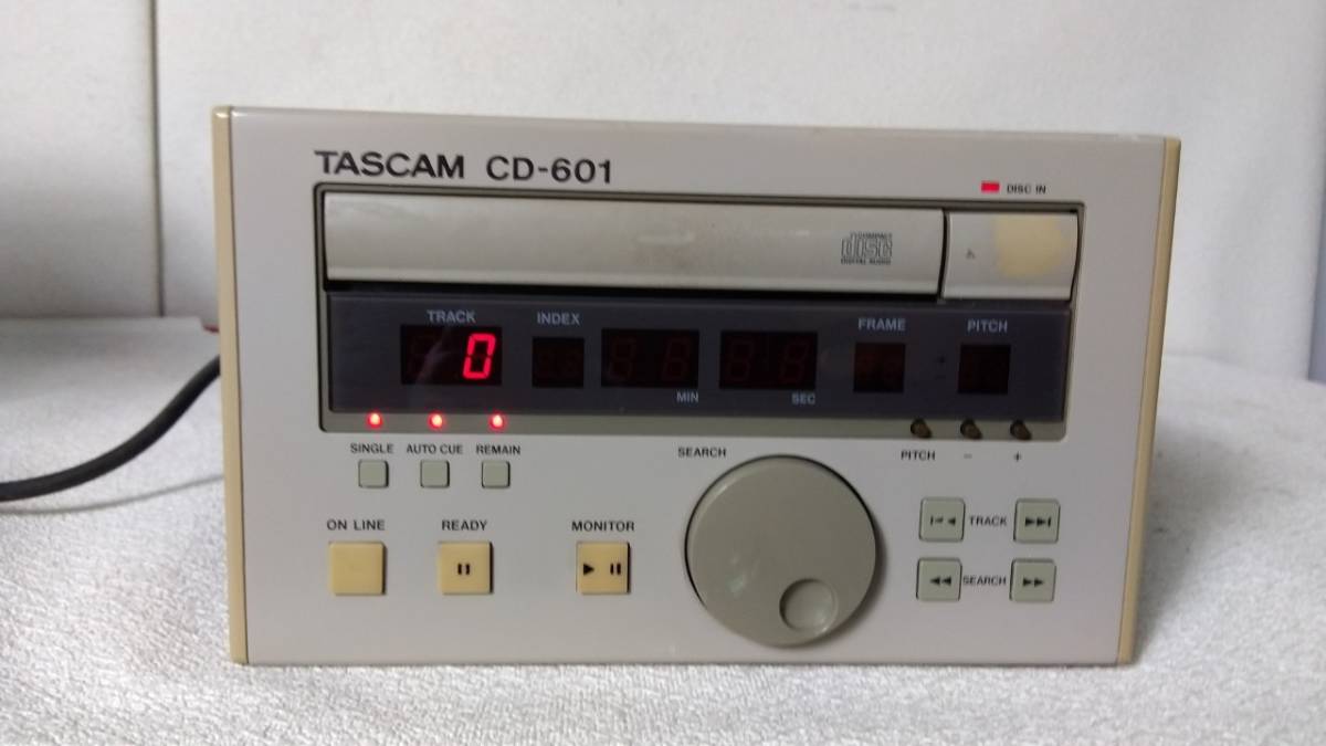 R-182 【同梱不可】980円～現状品 TASCAM/タスカム CD-601 CDプレーヤー 業務用 コード無し ジャンク品扱いの画像2