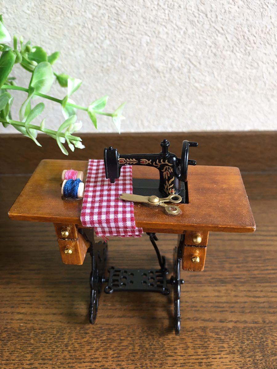 ミニチュア アンティーク風 足踏みミシン おまけ付 - 通販 - www