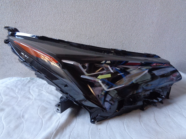 ① レクサスNX ヘッドライト右 AGZ10 後期 KOITO 78-32