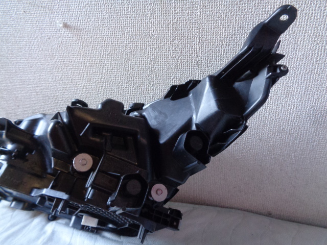 ① レクサスNX ヘッドライト右 AGZ10 後期 KOITO 78-32