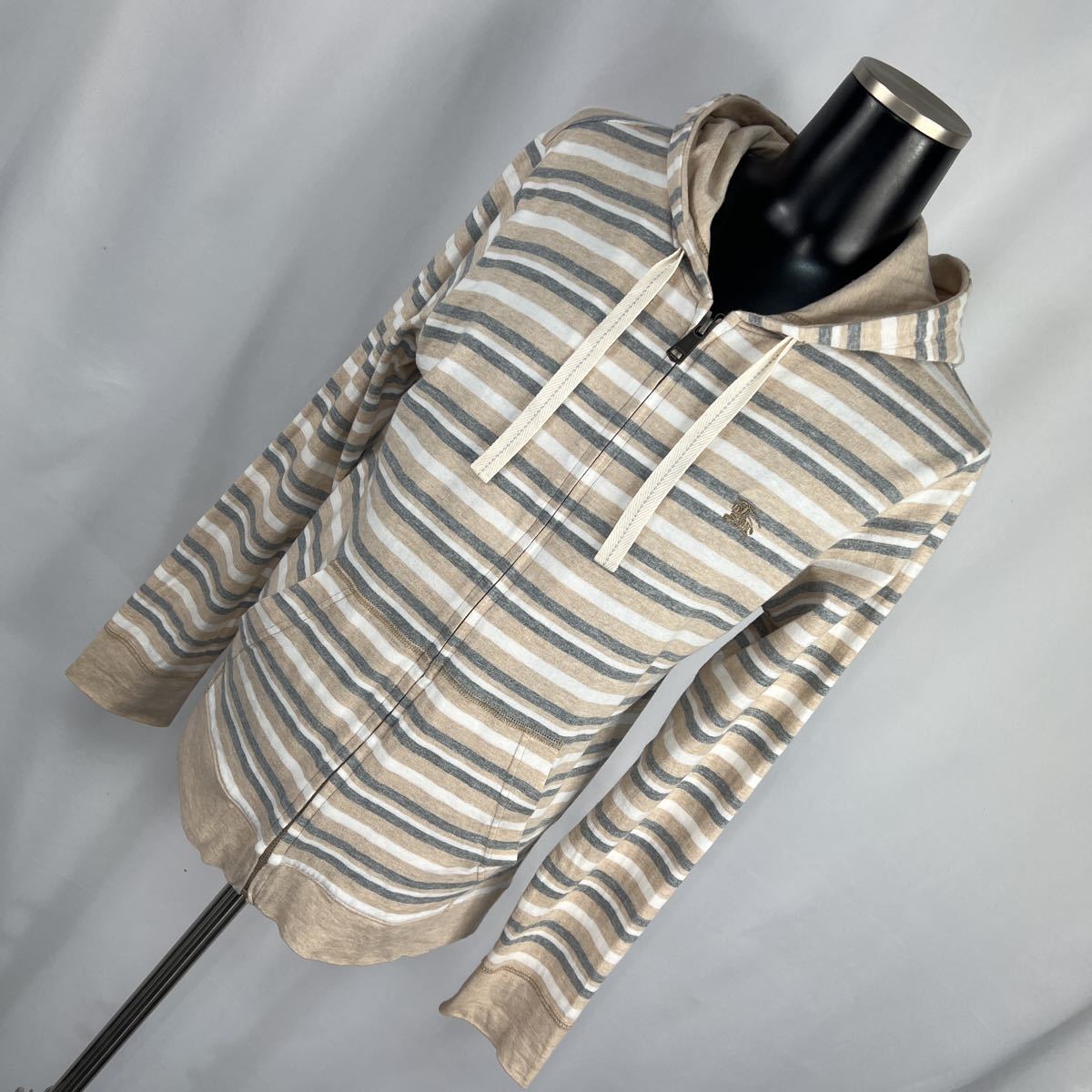 今季ブランド 希少品■数回着用 美品■BURBERRY■BLACKLABELバーバリーブラックレーベル■ボーダー ジップアップパーカー ■ホースマーク■サイズ2 トップス 今季ブランド 希少品■数回着用 美品■BURBERRY■BLACKLABELバーバリーブラックレーベル■ボーダー ジップアップパーカー ■ホースマーク■サイズ2 トップス