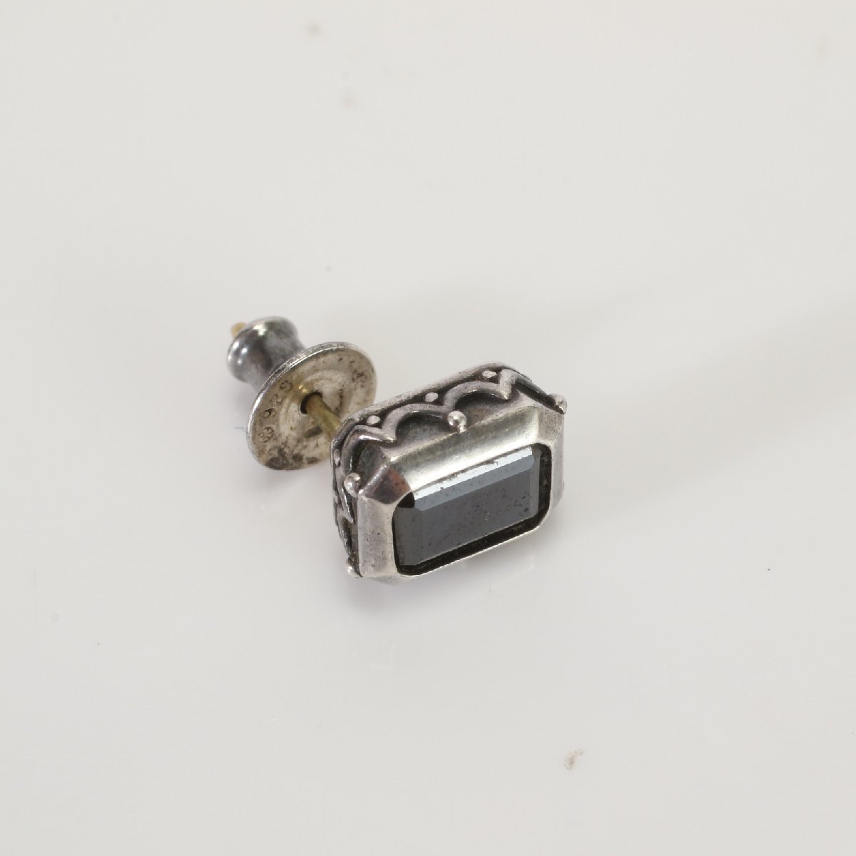 超激安 ジャスティンデイビス ピアス オニキス ピアス(片耳用) - www