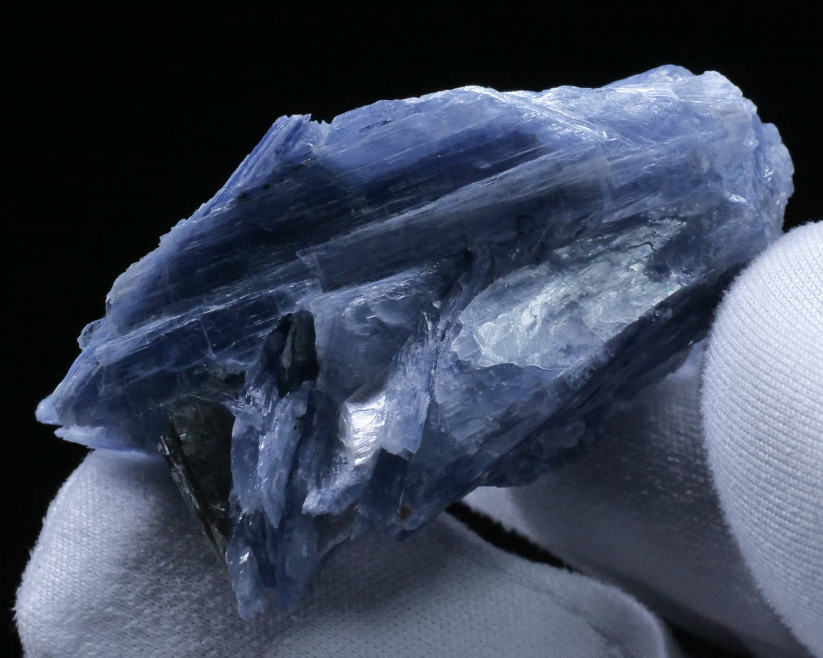 75%OFF!】 藍晶石 カイヤナイト 5-7 8g ブラジル産鉱物標本