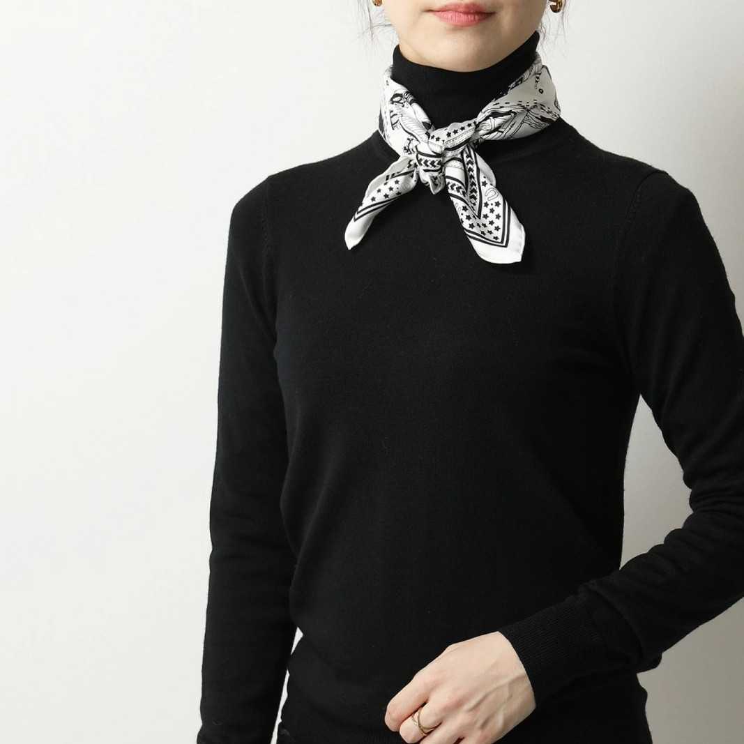 HERMES】カレ55 バンダナ 馬 白 バンダナ フランス製 シルク HERMES】カレ55 バンダナ 馬 白 バンダナ フランス製 シルク