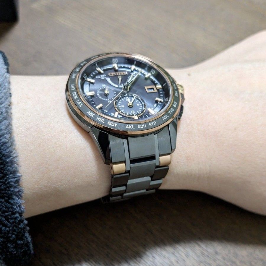 シチズンアテッサ　ソーラー電波時計　AT9026-52E　ブラックチタン 腕時計、アクセサリー メンズ腕時計
