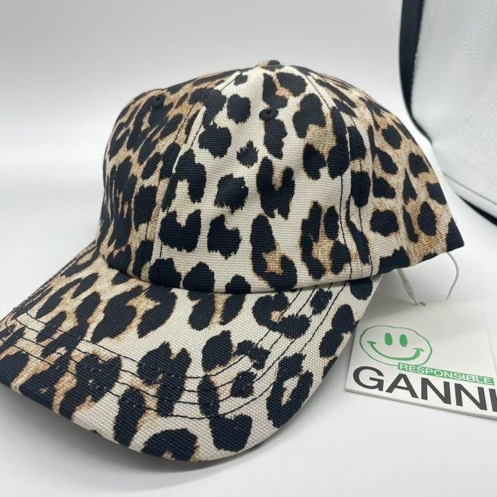 新品未使用 GANNI ガニー 帽子 キャップ レオパード ヒョウ柄 新品未使用 GANNI ガニー 帽子 キャップ レオパード ヒョウ柄