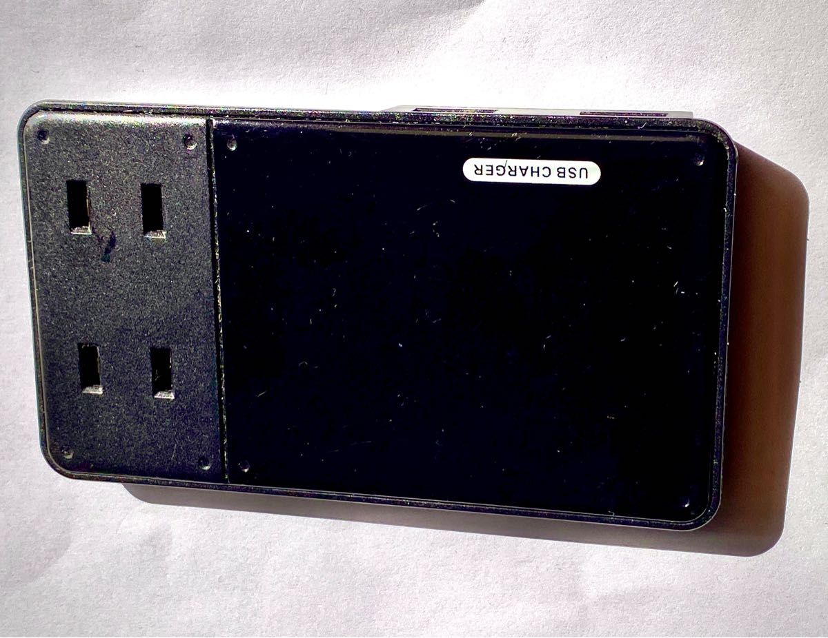ポーダブルUSBタップ　中古品　生産完了品　ホテルで最適　USB ２口　コンセント２口タップ
