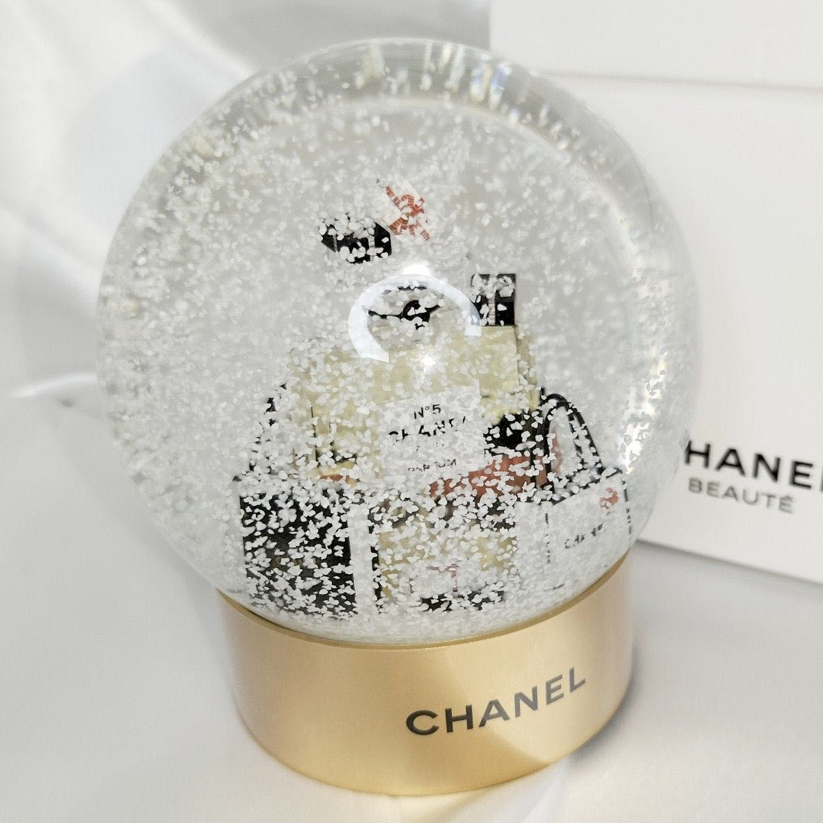 【現品限り】極美品　箱付き　CHANEL 2021年限定 ノベルティースノードーム　snowdome シャネル