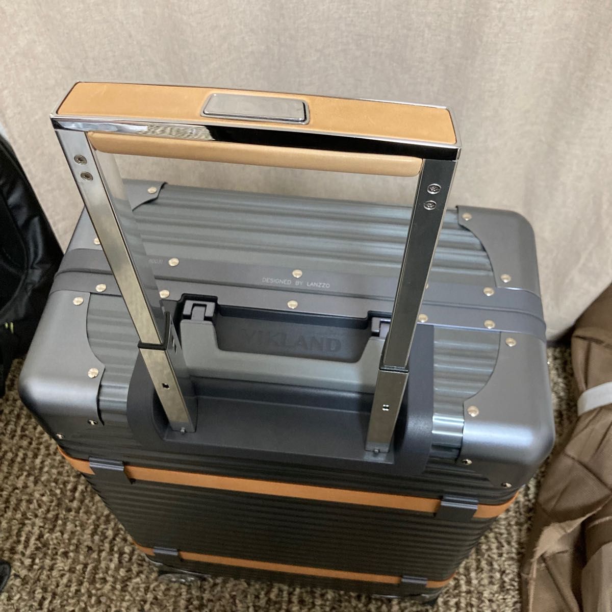 新品☆LANZZO ランツォ スーツキャリーケース 34Lアルミ合金 航空機