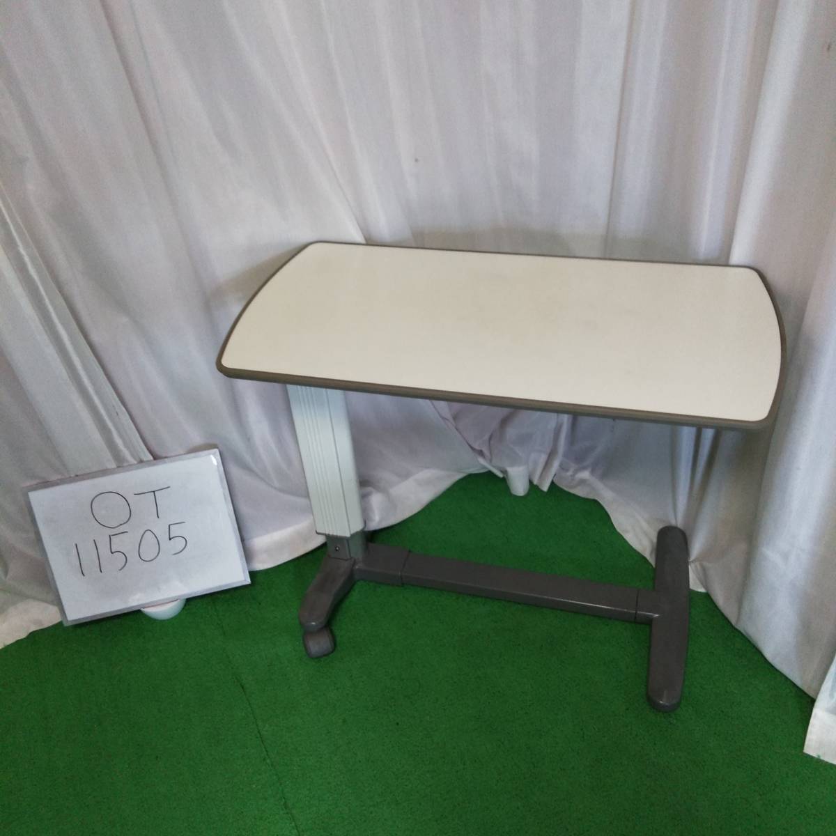OT-11505)【中古】パラマウントベッド サイドテーブル KF-192 消毒洗浄