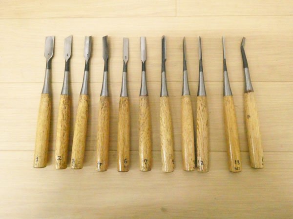 大工道具 ノミ 鑿 彫刻刀 彫刻道具 美術道具 13本セット 道具箱付-