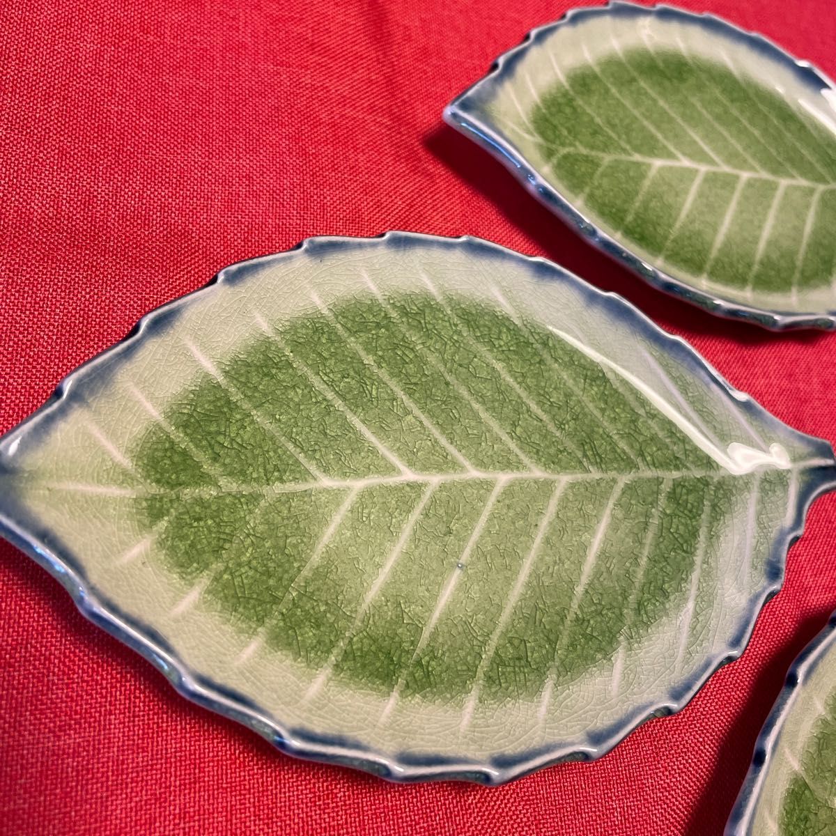 葉っぱのレリーフ  昭和レトロなガラス皿 5枚セット