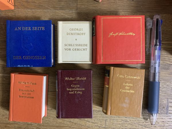 ヤフオク! - 旧東ドイツ製 豆本 ミニチュアブック 16冊一括