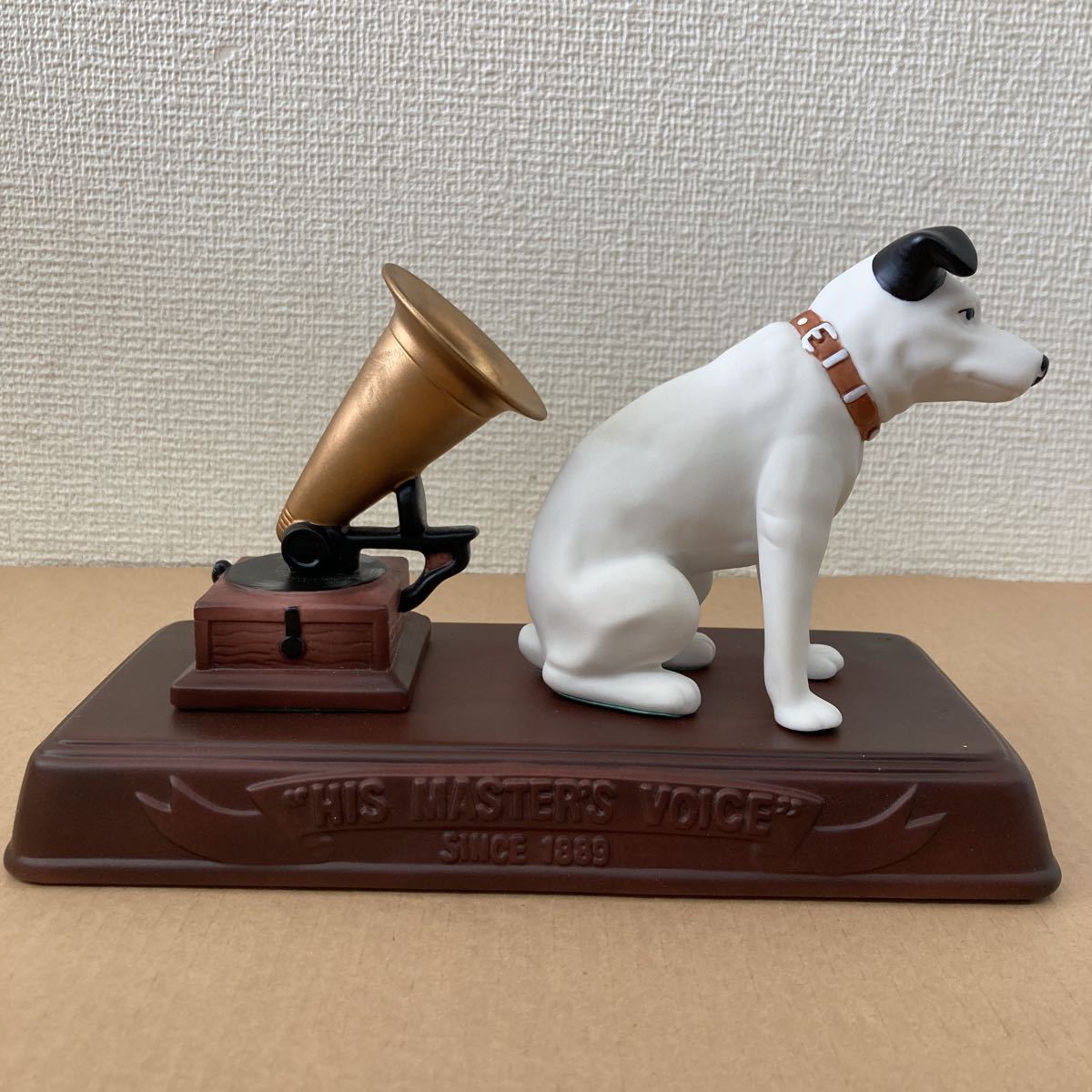Yahoo!オークション - 1円〜 置物 ニッパー犬 3点セット Yahoo!オークション - 1円〜 置物 ニッパー犬 3点セット