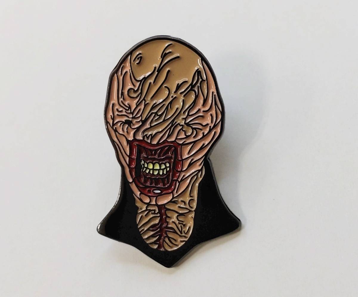  free shipping hell Ray The - pin brooch badge seno bite horror movie ... not smaak