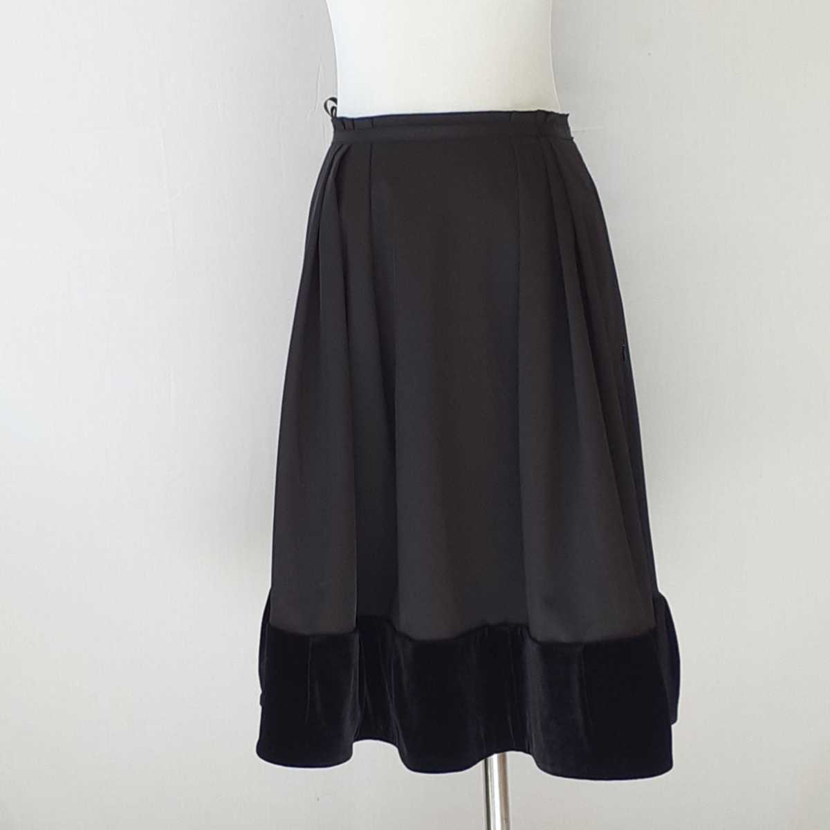 フォクシーベロア裾のフレアスカート、サイズ40.M。FOXEY-