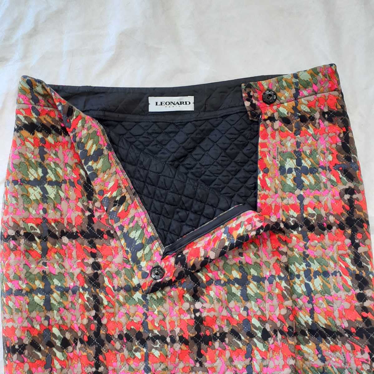 レオナールキルティングスカート、サイズ42.XL.13号。LEONARD-