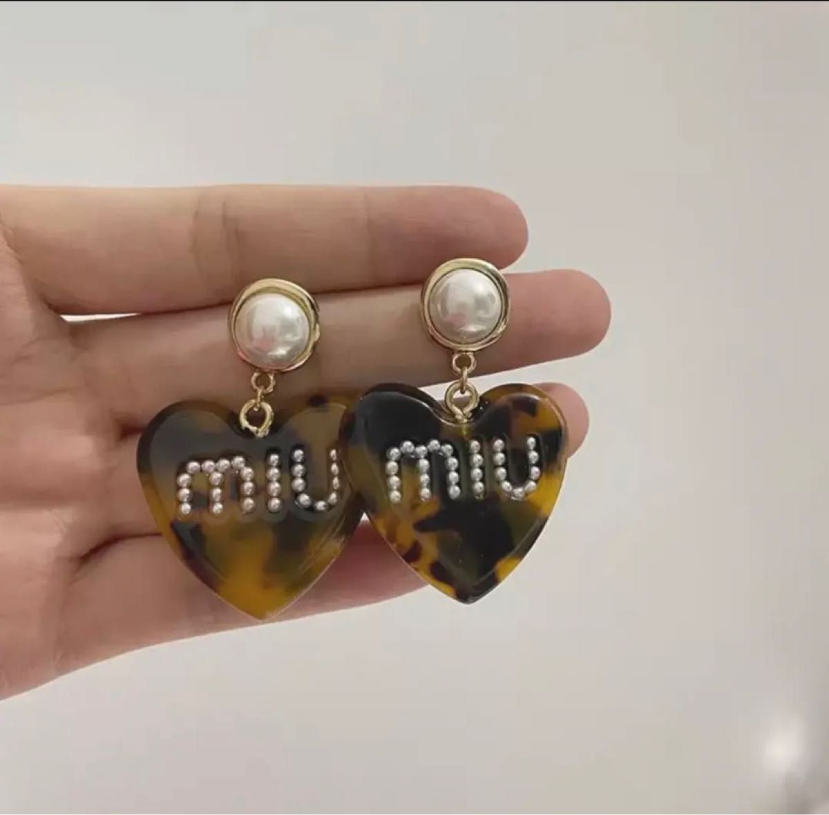 miumiu ロゴ ヒョウ柄パールピアス|Yahoo!フリマ(旧PayPayフリマ) miumiu ロゴ ヒョウ柄パールピアス|Yahoo!フリマ(旧PayPayフリマ)