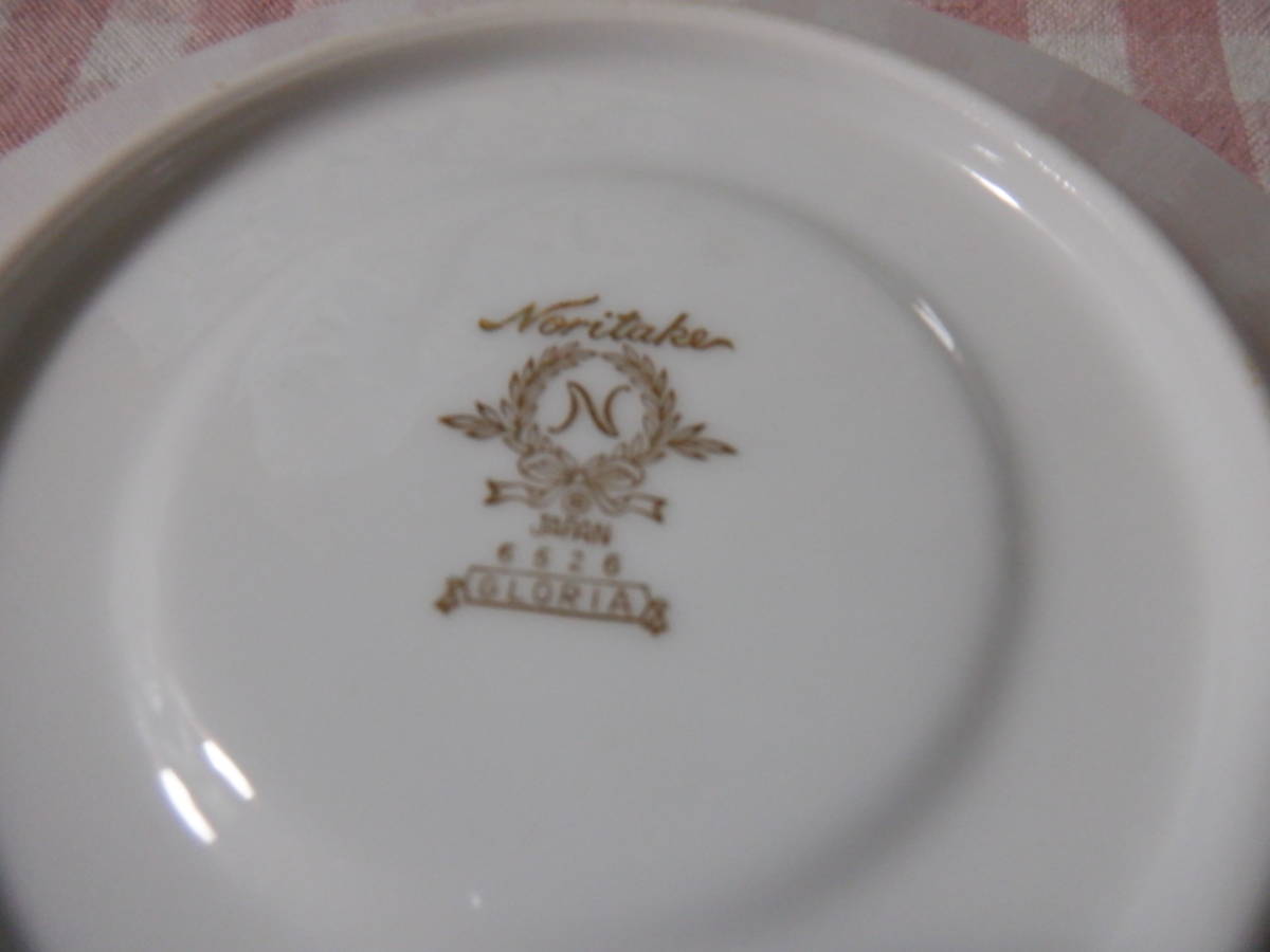 Ｃ１　ＮＯＲＩＴＡＫＥ『ノリタケ（ＧＬＯＲＩＡ）★金彩　真っ白にゴールドのラインのシンプルなペアカップ＆ソーサー　日本製』～箱なし