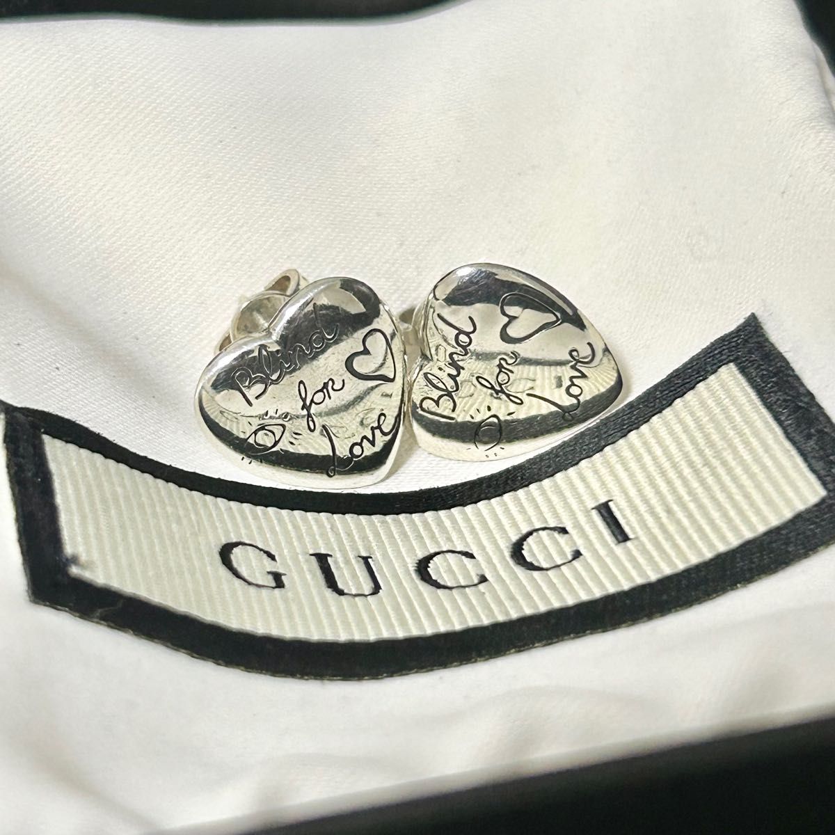 GUCCI グッチ ブラインドフォーラブ ハート ピアス 両耳 シルバー