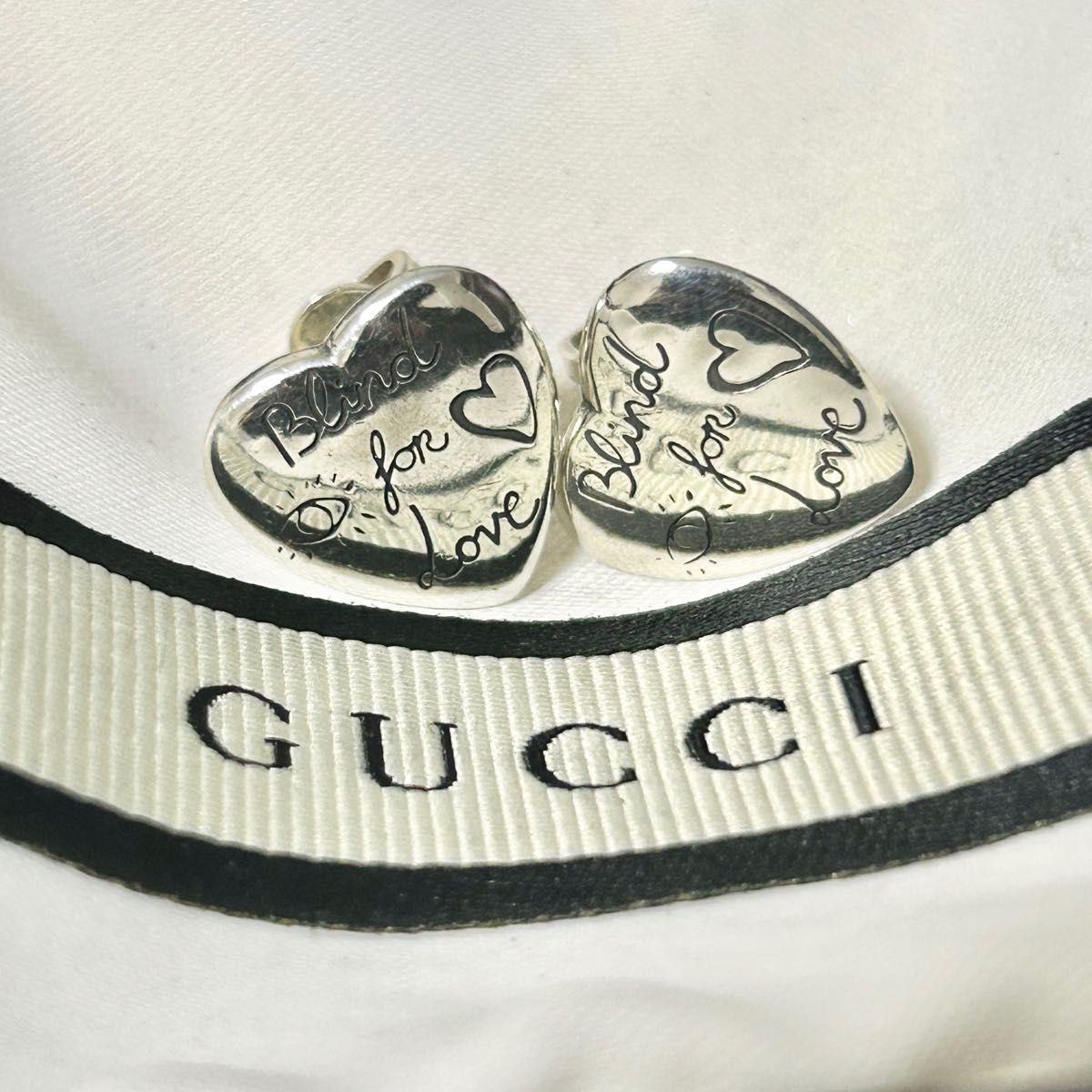 GUCCI グッチ ブラインドフォーラブ ハート ピアス 両耳 シルバー