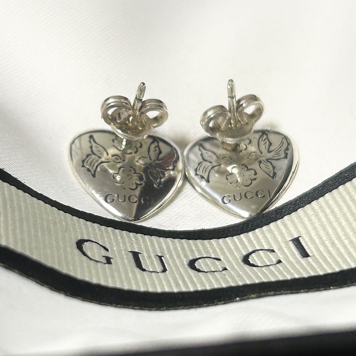 GUCCI グッチ ブラインドフォーラブ ハート ピアス 両耳 シルバー