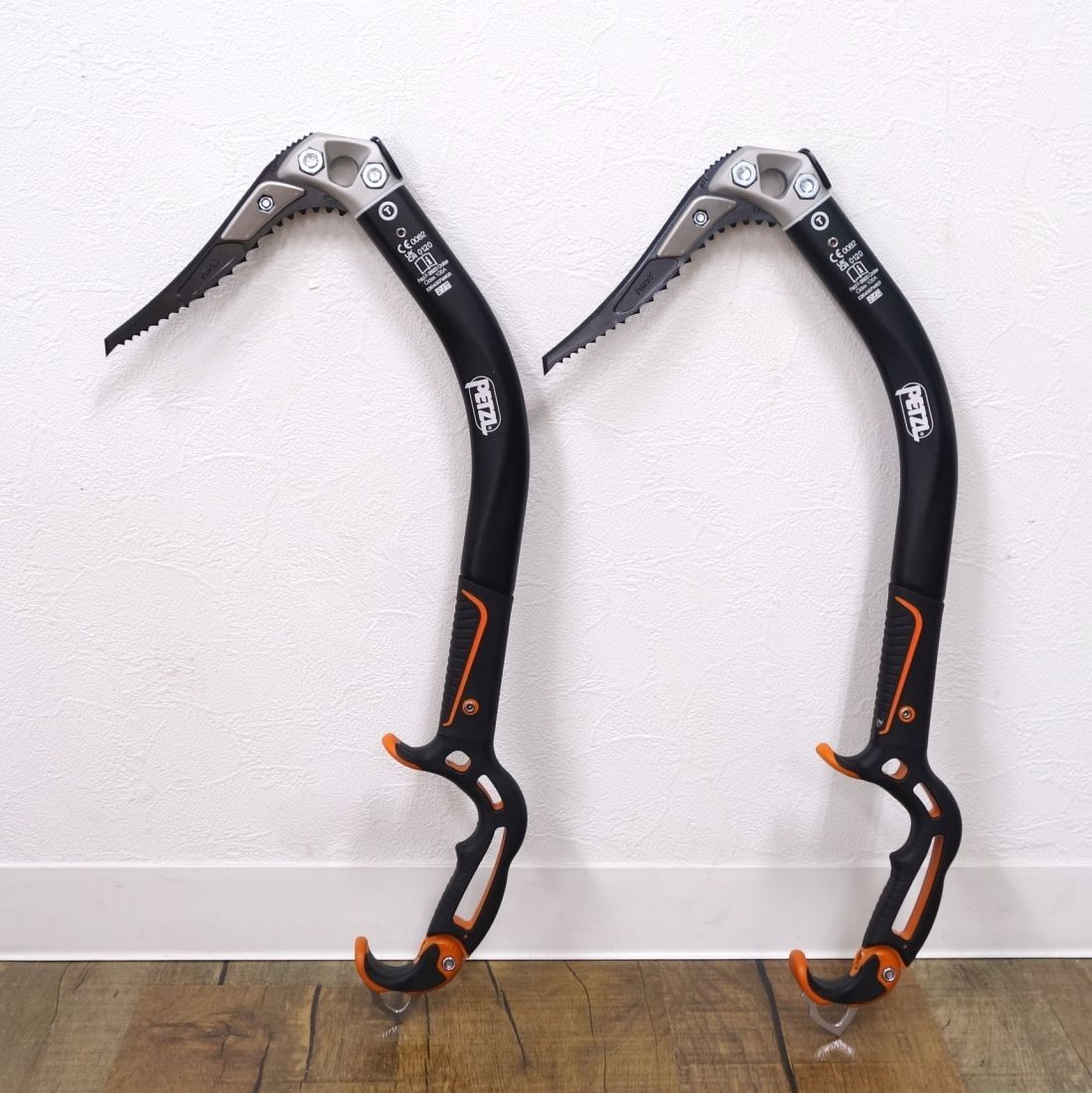 未使用 ペツル PETZL NOMIC ノミック U021AA00 アイスアックス