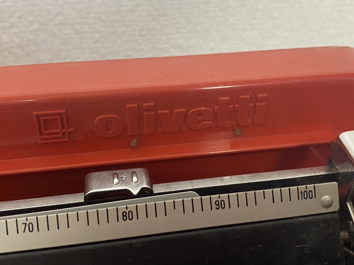 希少 A1 Olivetti オリベッティ Valentine バレンタイン タイプライター ケース付 レッドカラー レトロ アンティーク 簡単な動作確認済みの画像6