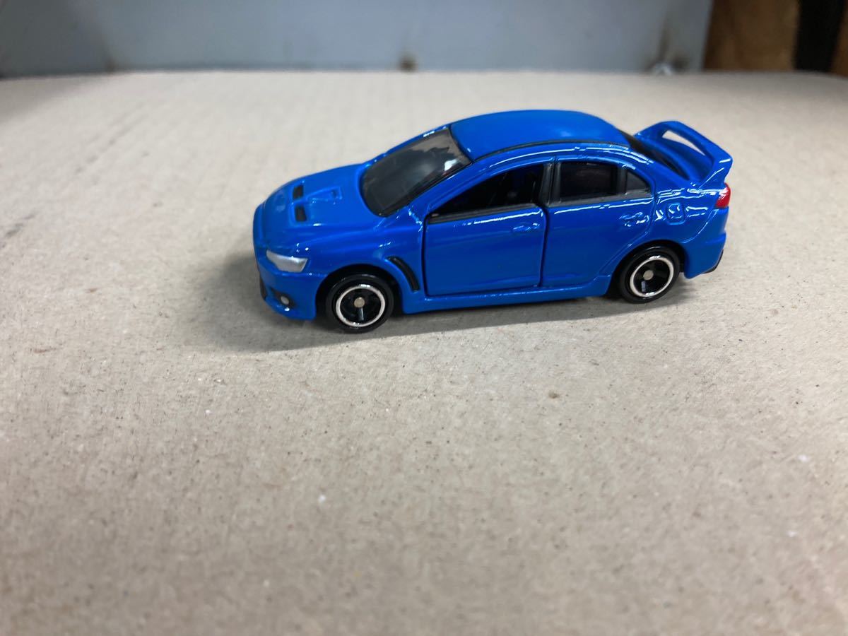 Tomica Mitsubishi Lancer Evo x Blue не для продажи