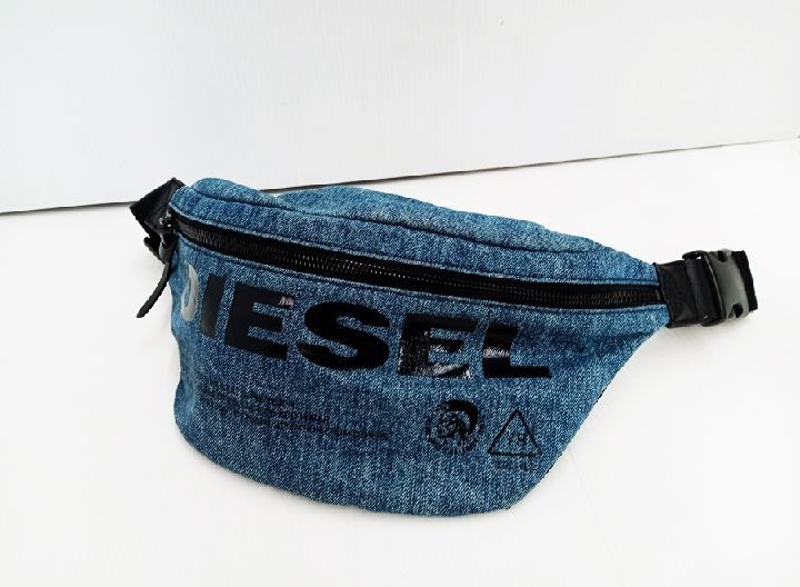 最旬ダウン ディーゼル 下松)【美品】DIESEL ボディバッグ KA18B