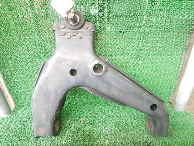 * Chevrolet Blazer / Tahoe 4WD CK 92 year CK15B 5.7L right front lower arm ( stock No:64539) (4440)