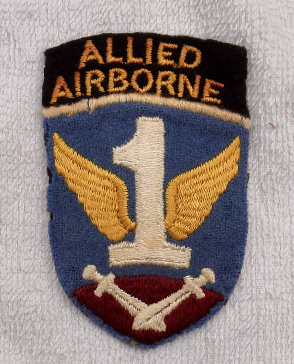 希少 実物 WW2 第1連合国空挺部隊 肩章 1ST ALLIED AIRBORNE SHOULDER PATCH フェルトに刺繍 ローカルメイド