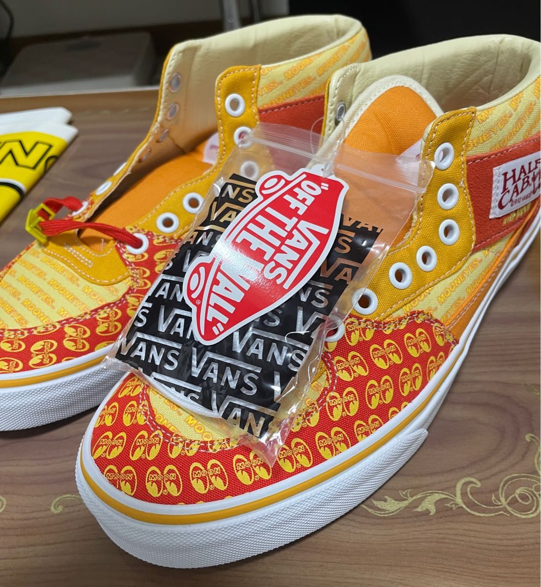 VANS スリッポン スニーカー ムーンアイズ 限定 | fpac.com.br
