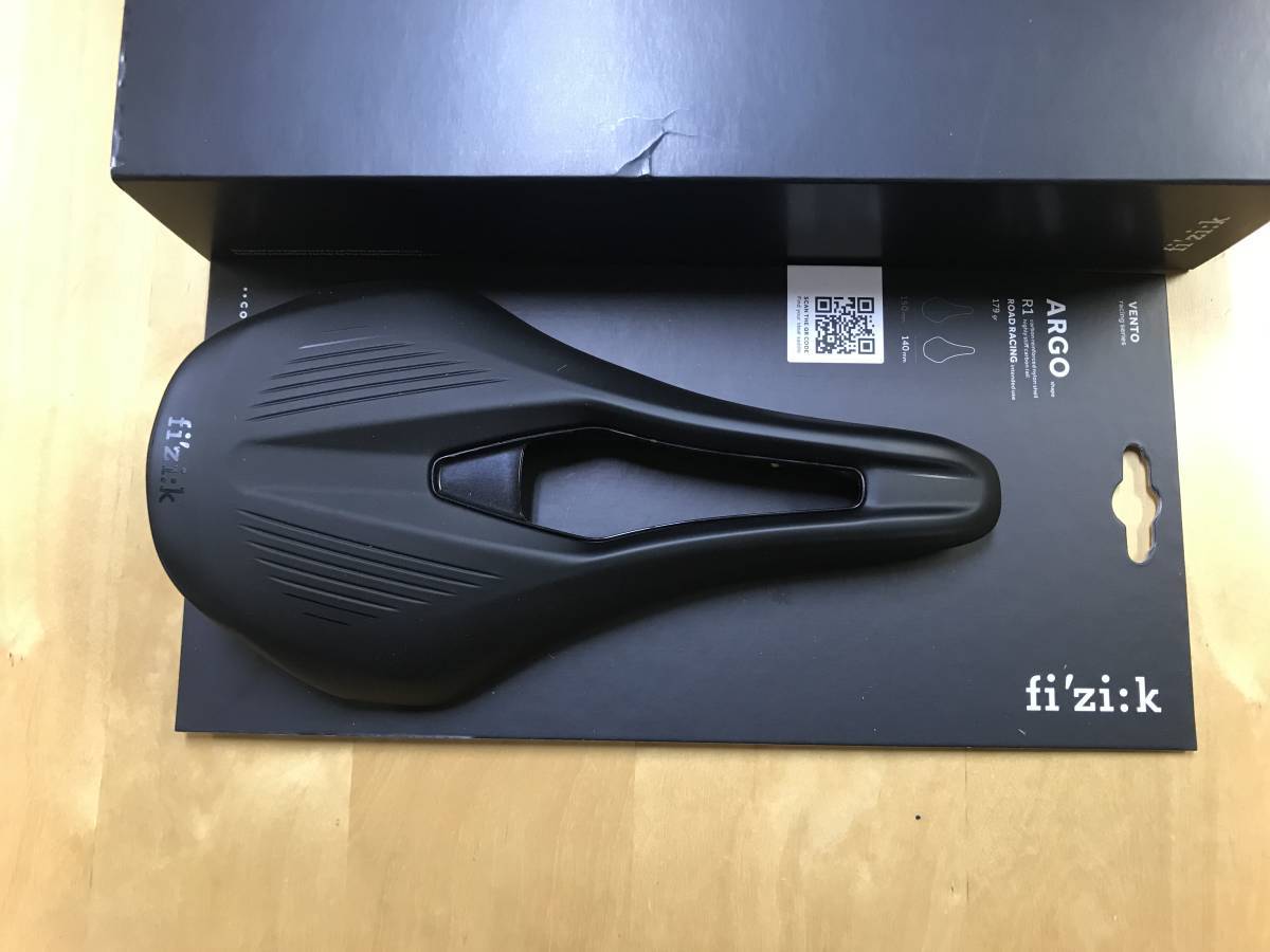 VENTO ARGO R1 140mm CARBON RAIL BLACK FIZIK フィジークの画像1