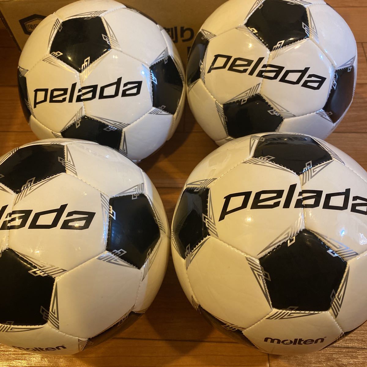 サッカーボール サインボール pleads 4個セット Pelada 3号球 新品未使用 モルテン moltenの画像1