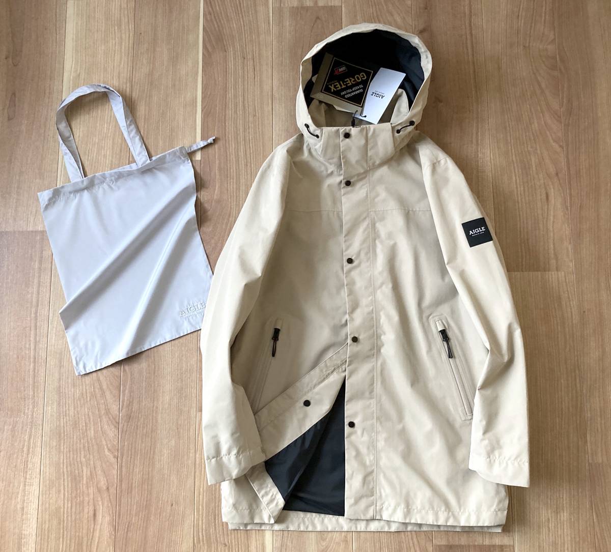 5.6 ten thousand * waterproof waterproof / AIGLE / GORE-TEX Ad Van do jacket / beige / S size / Aigle Gore-Tex turn-down collar coat 