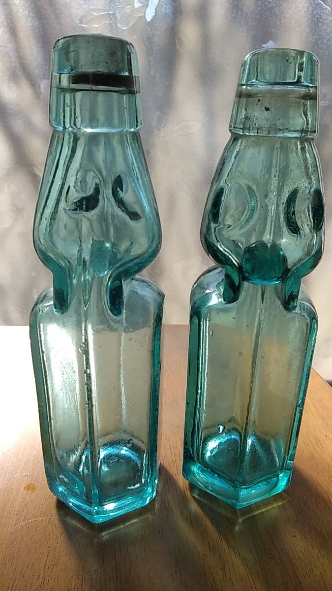 一番の贈り物 戦前エンボスラムネ瓶 ガラス瓶 レトロ瓶 薬瓶 浮き玉