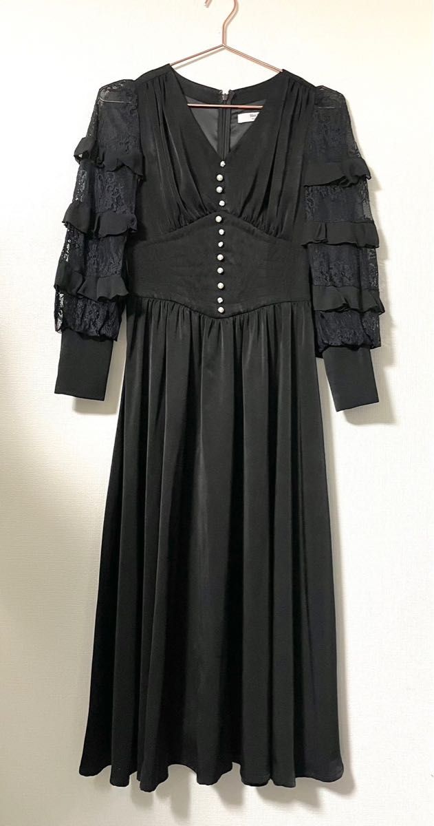 Herlipto Embellished Satin Long Dress|PayPayフリマ