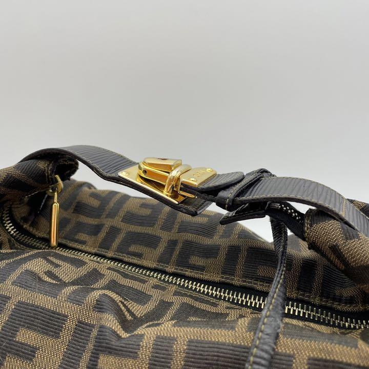89%OFF!】 美品 FENDI フェンディ ズッカ ポーチ バニティ