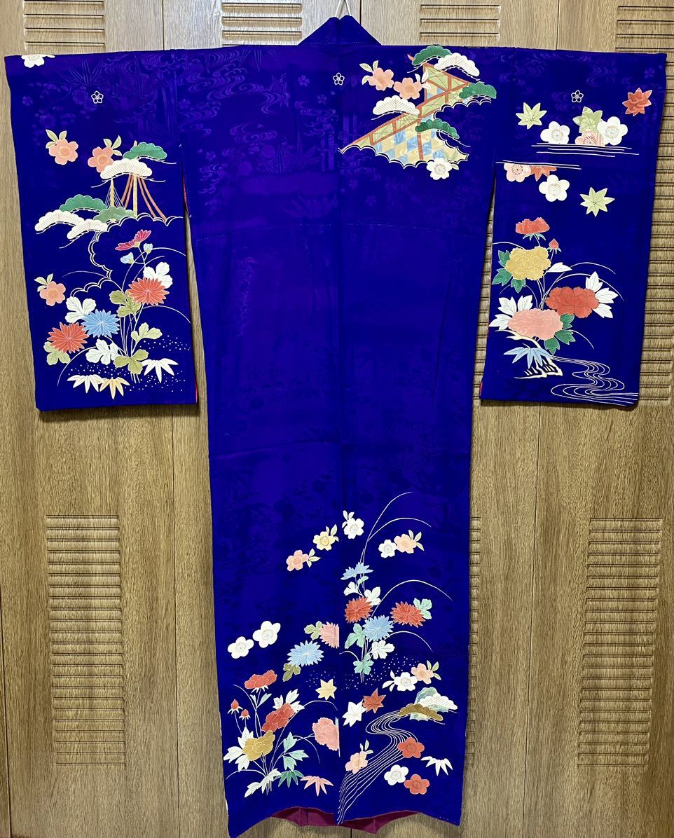 着物◎アンティーク 二尺袖 三つ紋 袷 紫がかった赤 葵や小花の手刺繍