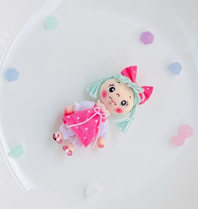 anjidoll☆彡№3☆ぽっちゃりさんの小さなお人形・ミニチュアドール・ドールハウス・布人形・お人形のお人形・手作り人形の画像1